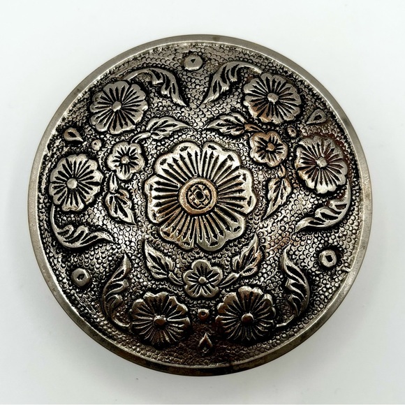 Silver Plated Round Trinket Box With Floral Pattern Lid - Picture 3 of 9